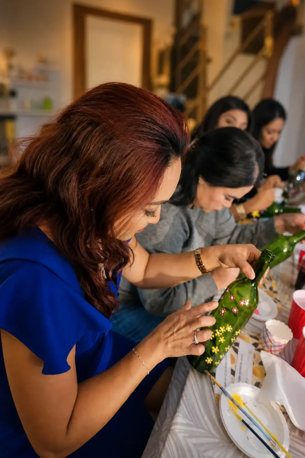 Groupe en plein atelier créatif, vu de dessus