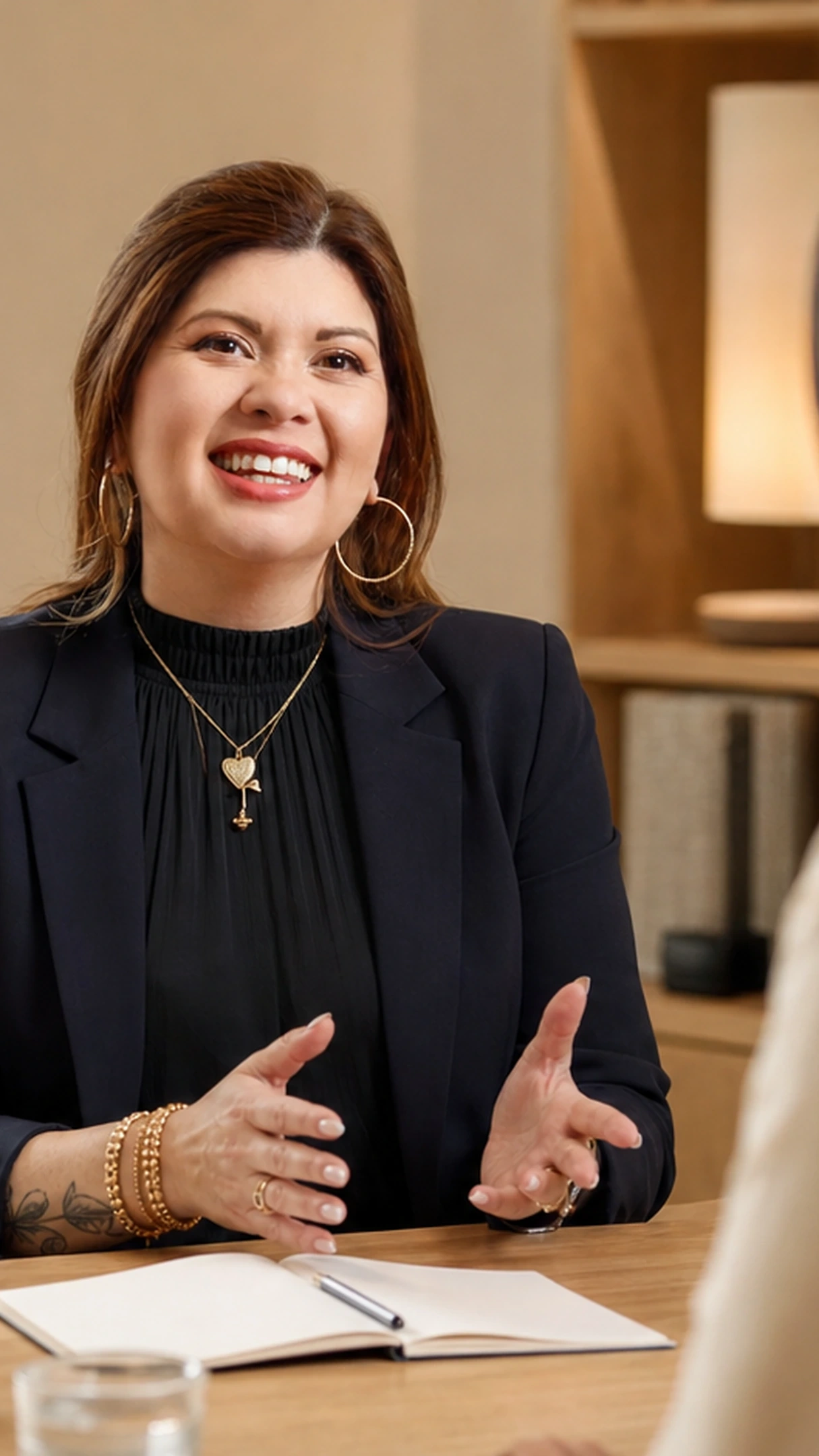 Nani Duran en consultation avec une cliente