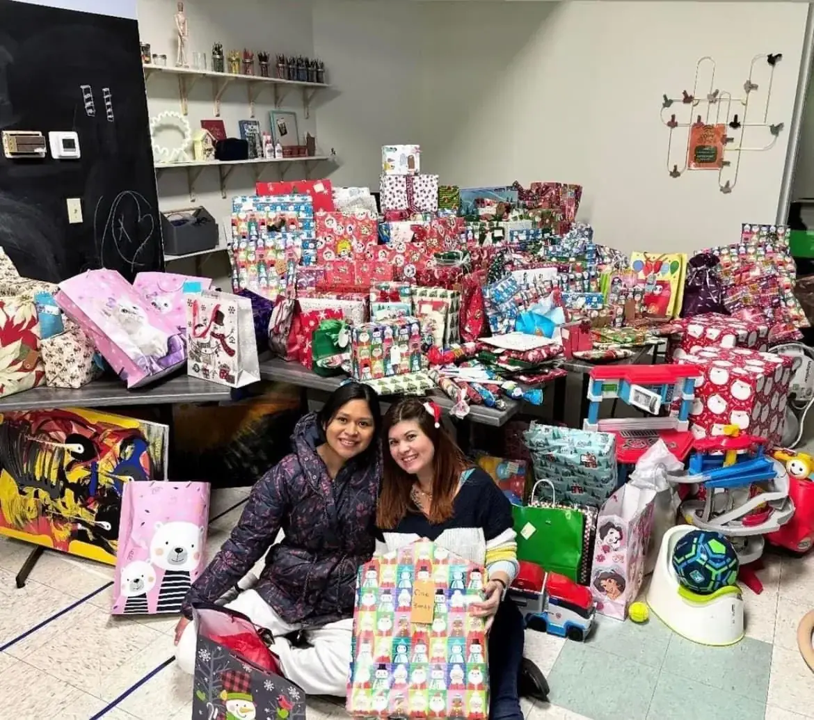 Nani Duran lors d’une collecte de cadeaux de Noël