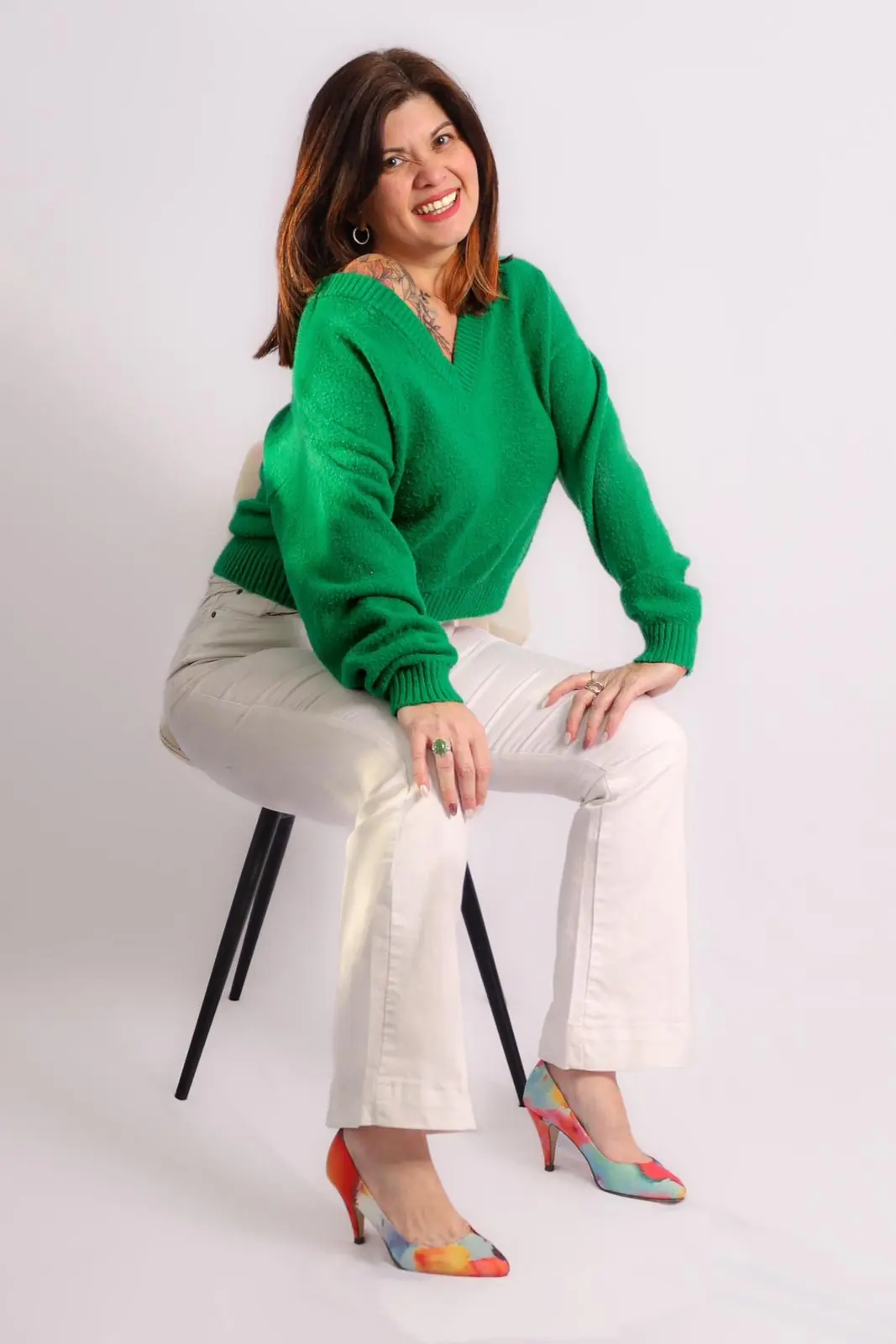 Nani Duran assise, chandail vert